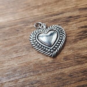 P205 Victorian heart pendant